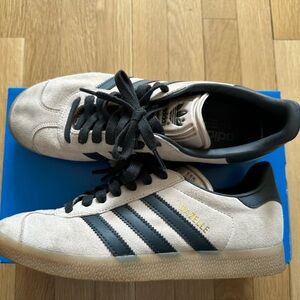 Adidas Gray and Black Sneakers Classic Design